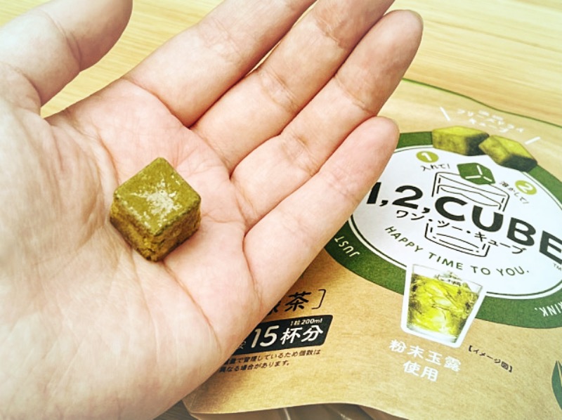 cubos de té verde y te negro japon